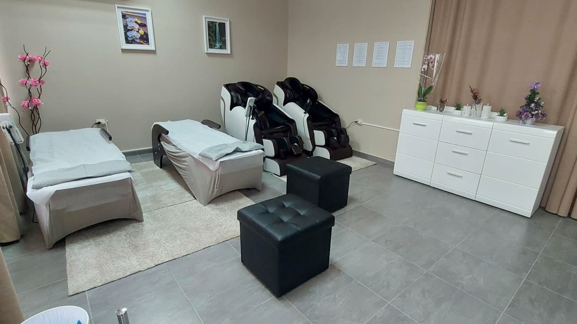 Сабинеса - интериор с масажни столове